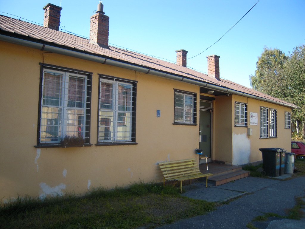 Azylové zařízení a nízkoprahové denní centrum pro osoby bez přístřeší - Azylový dům, Azylové domy - pro muže a ženy bez přístřeší, Oblastní spolek Českého červeného kříže Zlín