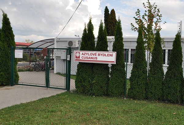 Azylové bydlení Cusanus, Azylové domy - pro muže a ženy bez přístřeší, Charita Uherské Hradiště