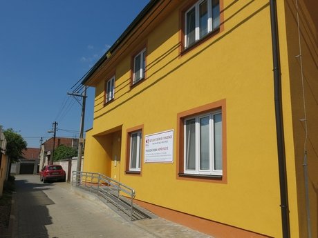 Azylový dům svatého Vincence, Azylové domy - pro muže a ženy bez přístřeší, Charita Uherské Hradiště