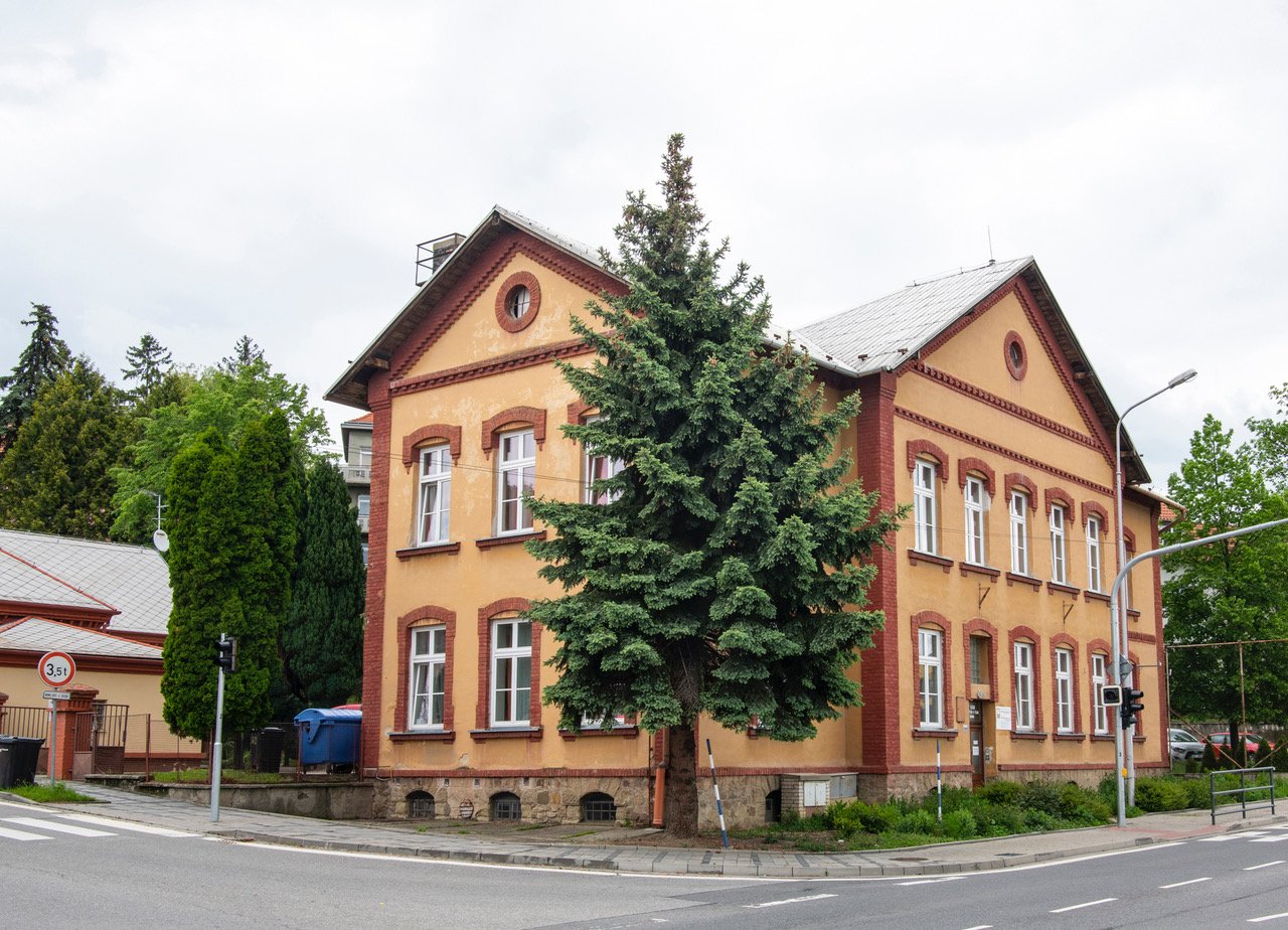 Azylový dům pro matky s dětmi v tísni Uherský Brod, Azylové domy - pro rodiny s dětmi, Charita Uherský Brod